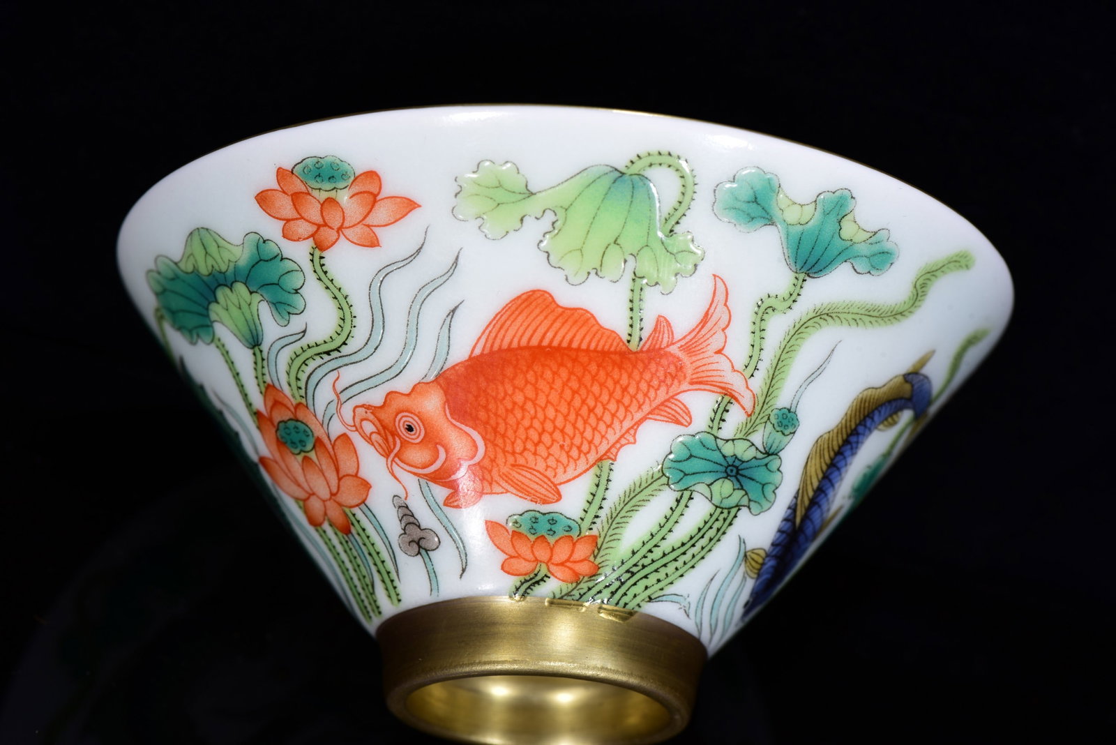 A Pair Gilt Gold Famille Rose+Blue And White Porcelain Cup Fish Lotus - 7