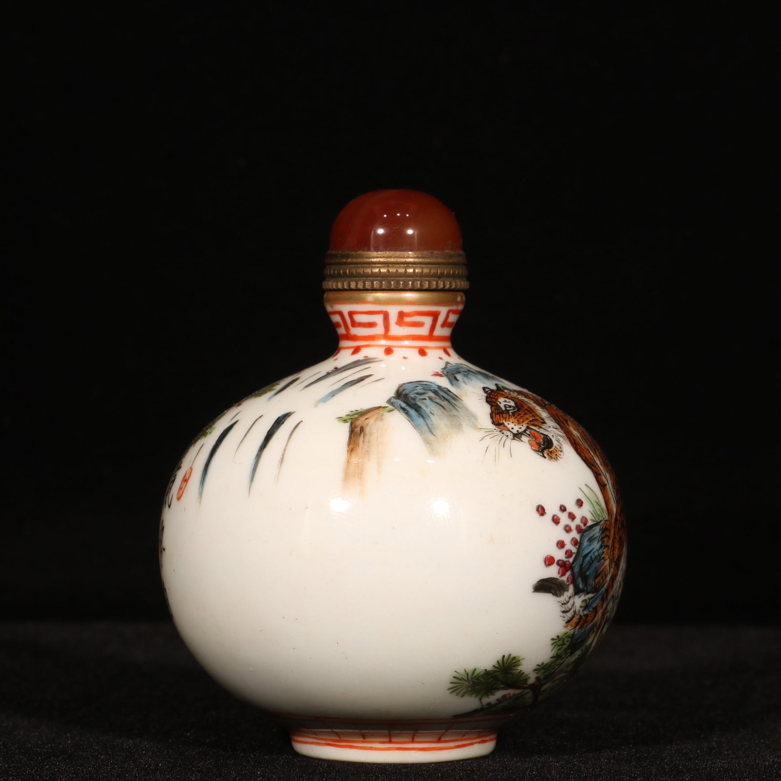 Old Famille Rose Porcelain Tiger Snuff Bottle - 5