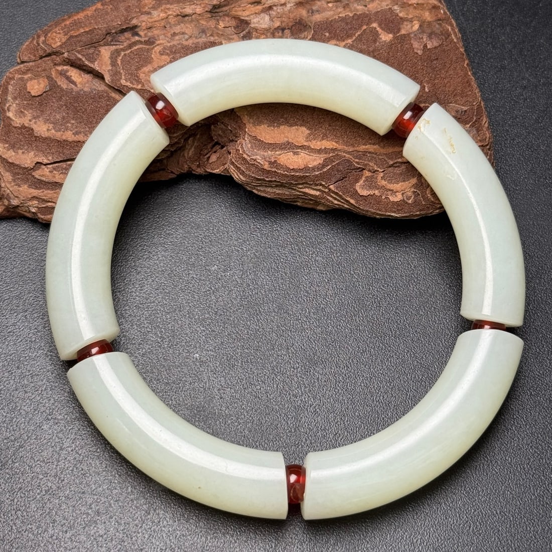 Hetian Jade & Red Agate Bracelet Bangle: Title: Hetian Jade & Red Agate Bracelet Bangle Origin: Chinese Date/Period: After2000 Materials: Hetian Jade & Red Agate Dimensions: 48x11(mm) 1.89x0.43(inches) Weight 0.13 lbs/57g Reserve: $279.00 Sh