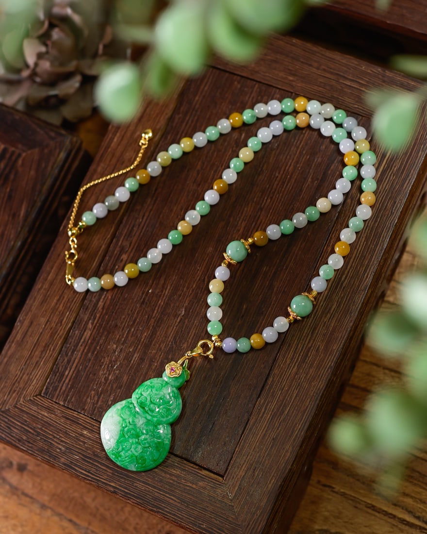 Green Jadeite Gourd Pendant w Necklace: Title: Green Jadeite Gourd Pendant w Necklace Origin: Chinese Date/Period: After2026 Materials: Jadeite Dimensions: Necklace length:42+5 Reserve: $699.00 Shipping: Domestic: Shipping rates are determ