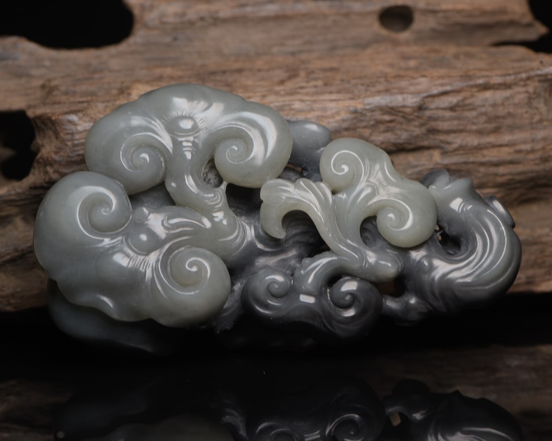 Hetian Jade Hand Carved Ruyi Statue: Title: Hetian Jade Hand Carved Ruyi Statue Origin: Chinese Date/Period: After2000 Materials: Hetian Jade Dimensions: 110x63x32(mm) 4.33x2.48x1.26(inches) Weight 0.49 lbs/221g Reserve: $1,199.00 Shippi