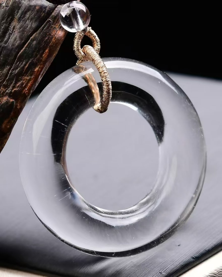 White Crystal Lucky Round Pendant: Title: White Crystal Lucky Round Pendant Origin: Chinese Date/Period: After2026 Materials: Crystal Dimensions: 41x41x11(mm) 1.61x1.61x0.43(inches) Weight 0.06 lbs/29g Reserve: $150.00 Shipping: Domes