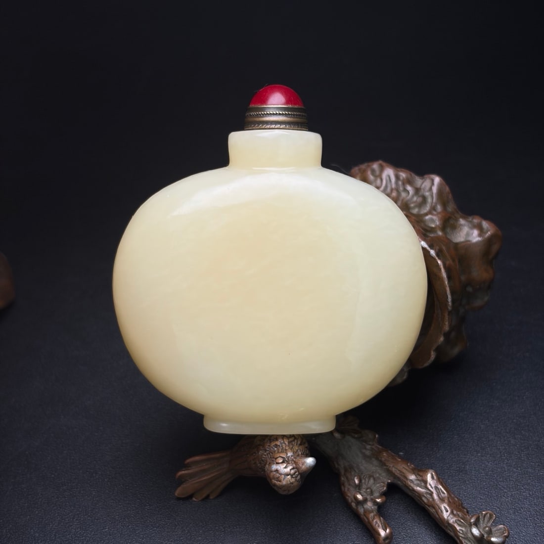 Vintage Hetian Jade Snuff Bottle - 2