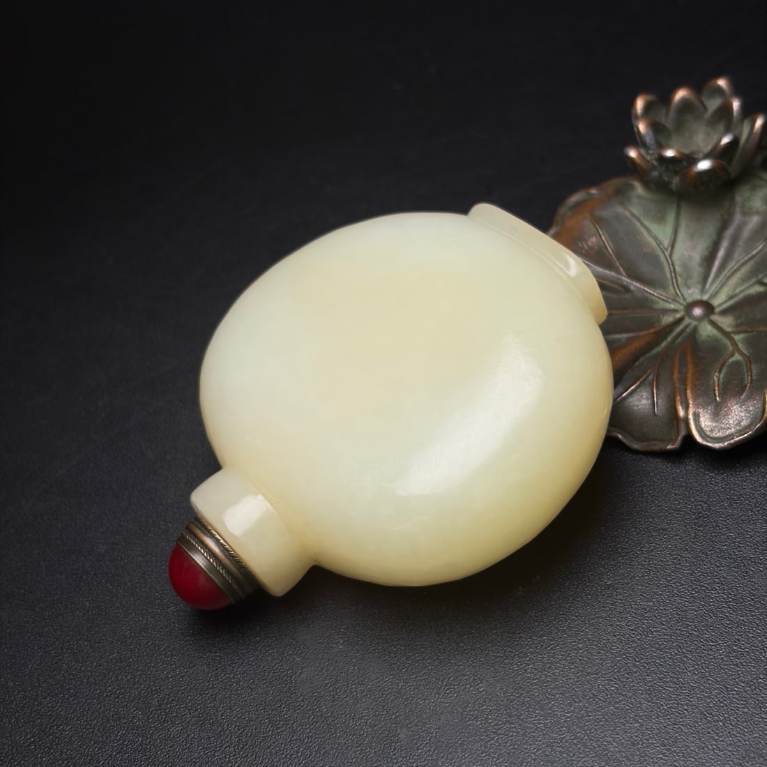 Vintage Hetian Jade Snuff Bottle - 4