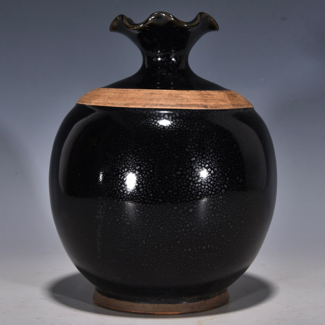 Jian Kiln Porcelain Pomegranate Vase: Title: Jian Kiln Porcelain Pomegranate Vase Origin: Chinese Date/Period: After1900 Materials: Porcelain Dimensions: 185x130(mm) 7.28x5.12(inches) Reserve: $499.00 Shipping: Domestic: Shipping rates a