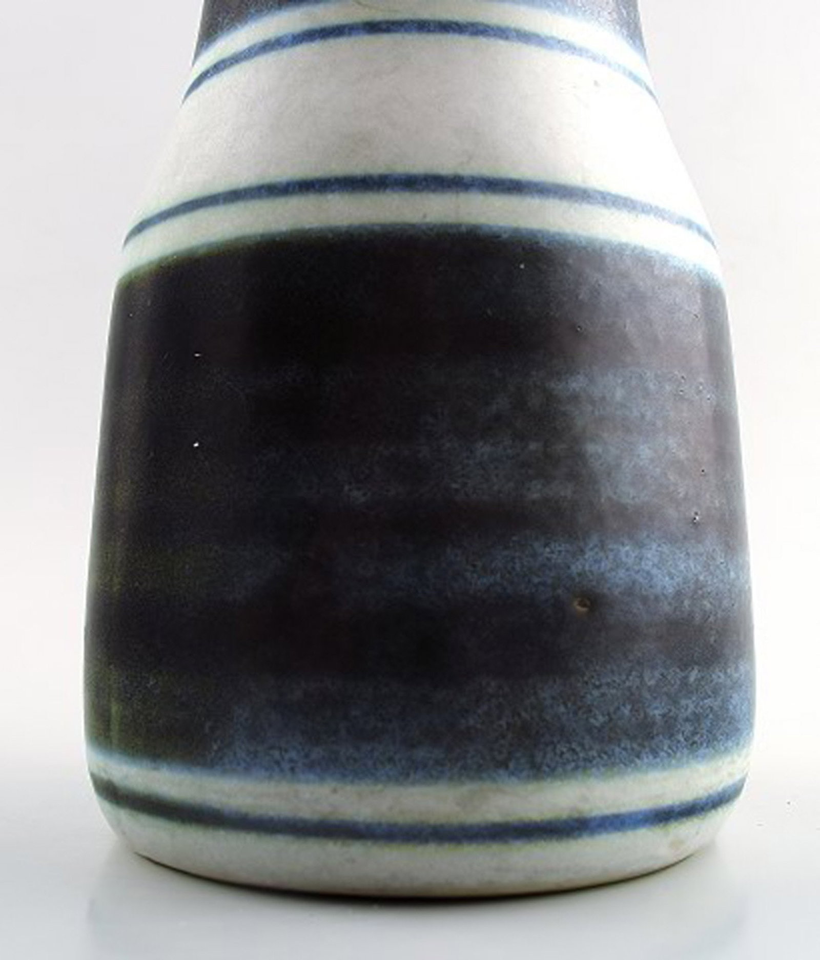 Pottery vase of GUNNAR NYLUND for Rorstrand. "Bandefrillo". - 4