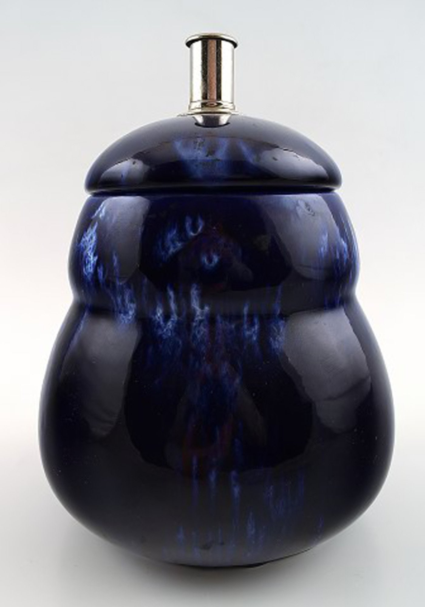 A pair of Rorstrand lidded vases in dark blue faience. 1930 / 40s. - 3
