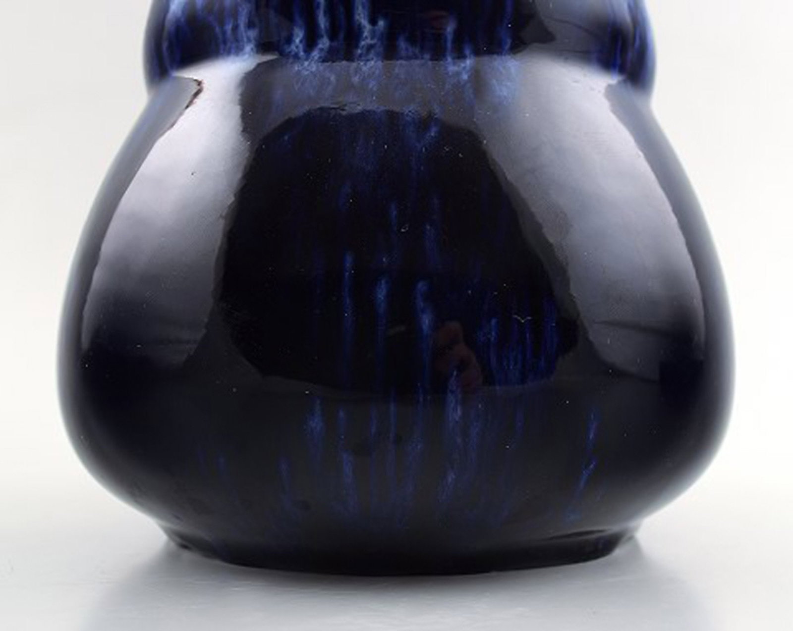 A pair of Rorstrand lidded vases in dark blue faience. 1930 / 40s. - 5