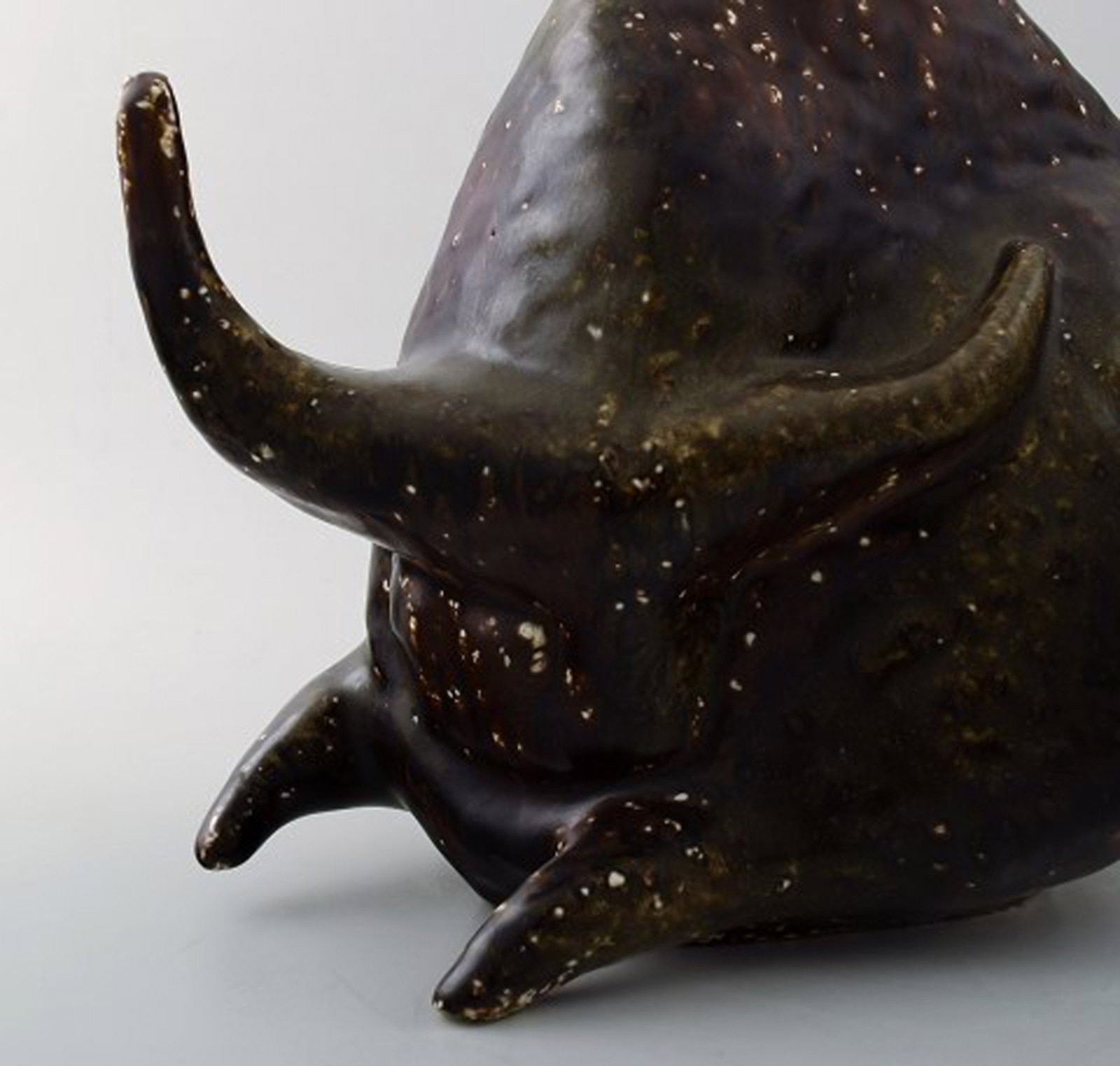 Very large Rorstrand / Rorstrand stoneware figure in Picasso style, bull on wooden stand. - 4