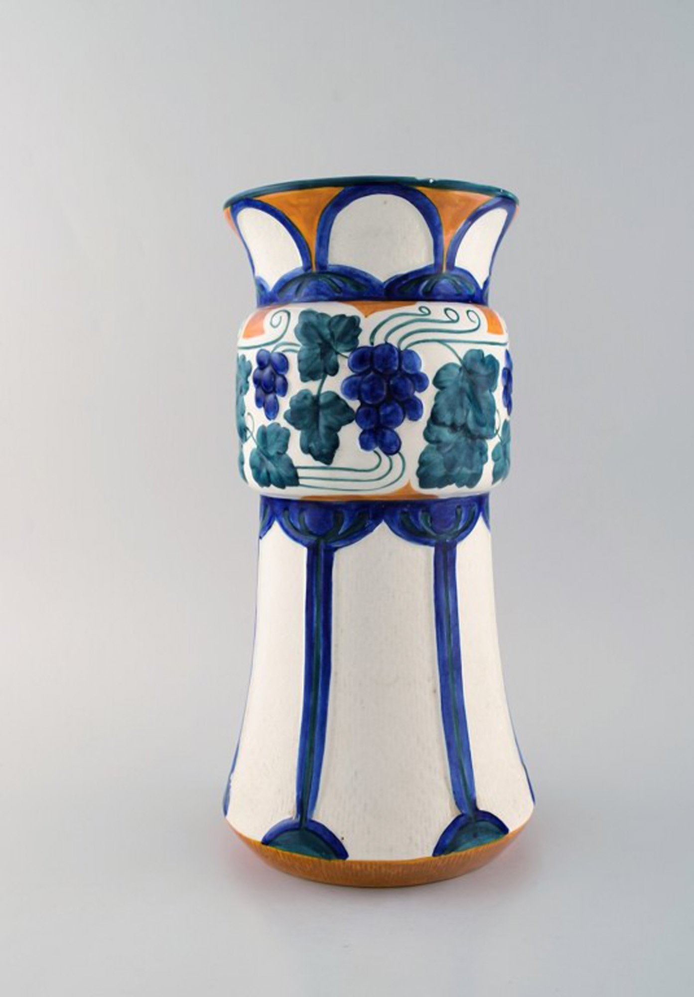 Alf Wallander for Rorstrand / Rorstrand. Large art nouveau vase in glazed faience with grapevine: Title: Alf Wallander for Rorstrand / Rorstrand. Large art nouveau vase in glazed faience with grapevine motif. Early 20th century. Description: Alf Wallander for Rorstrand / Rorstrand. Large art nouve
