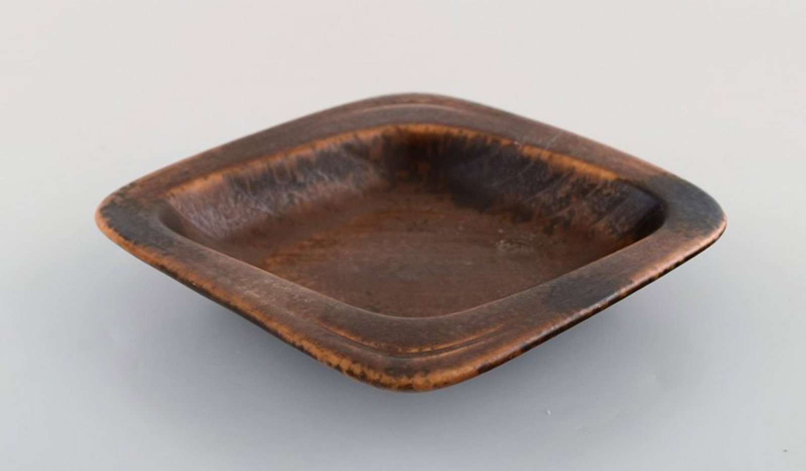 Gunnar Nylund for Rorstrand. Square dish in glazed stoneware. Beautiful glaze in brown shades. Rare (1 of 7)