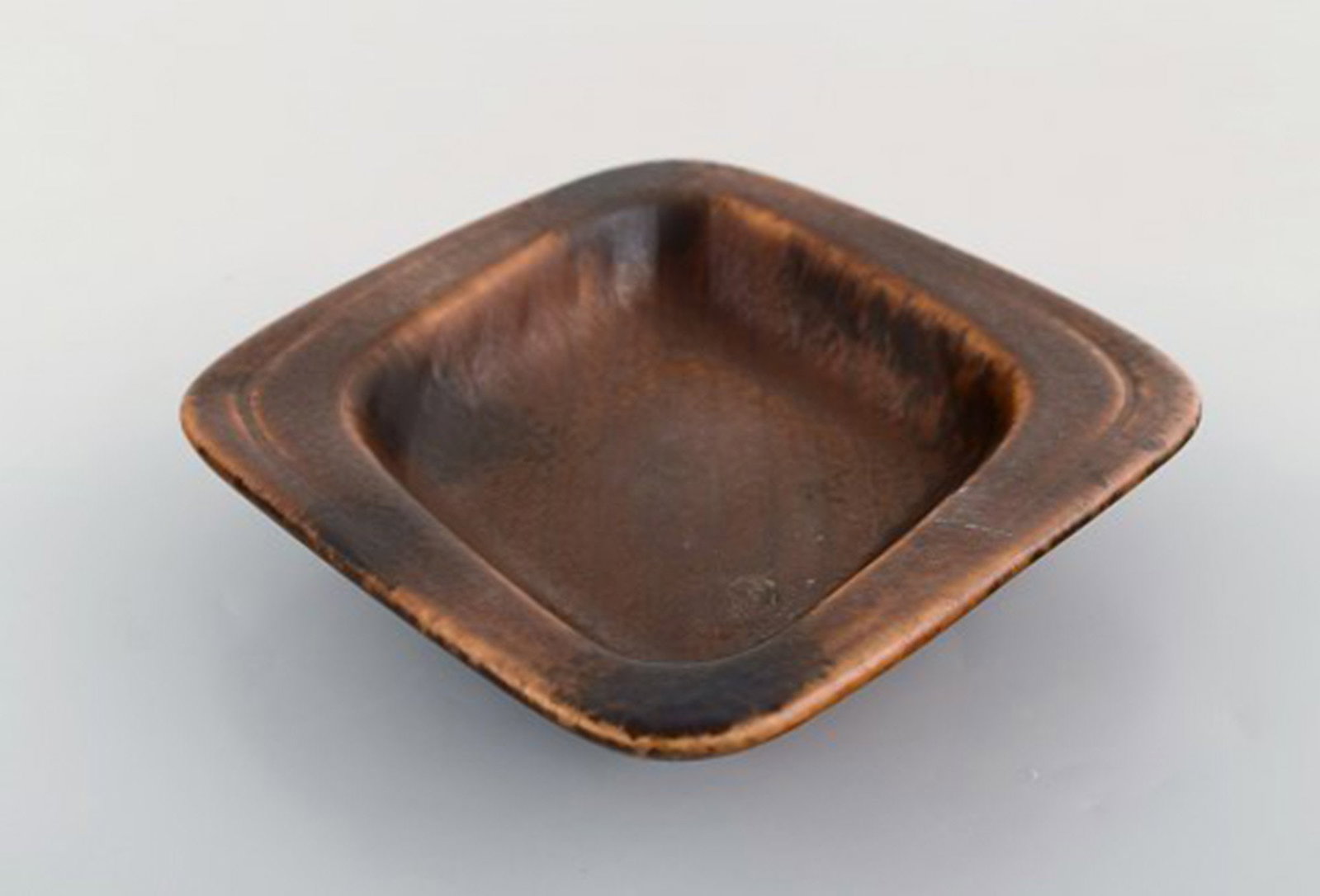Gunnar Nylund for Rorstrand. Square dish in glazed stoneware. Beautiful glaze in brown shades. Rare - 4