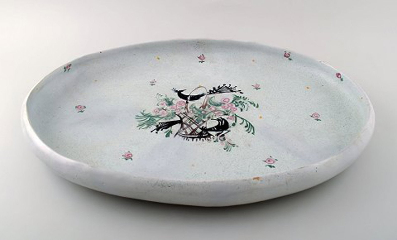 Bjørn Wiinblad: Rare and early unique large oval platter decorated with flower basket and peacocks, - 3