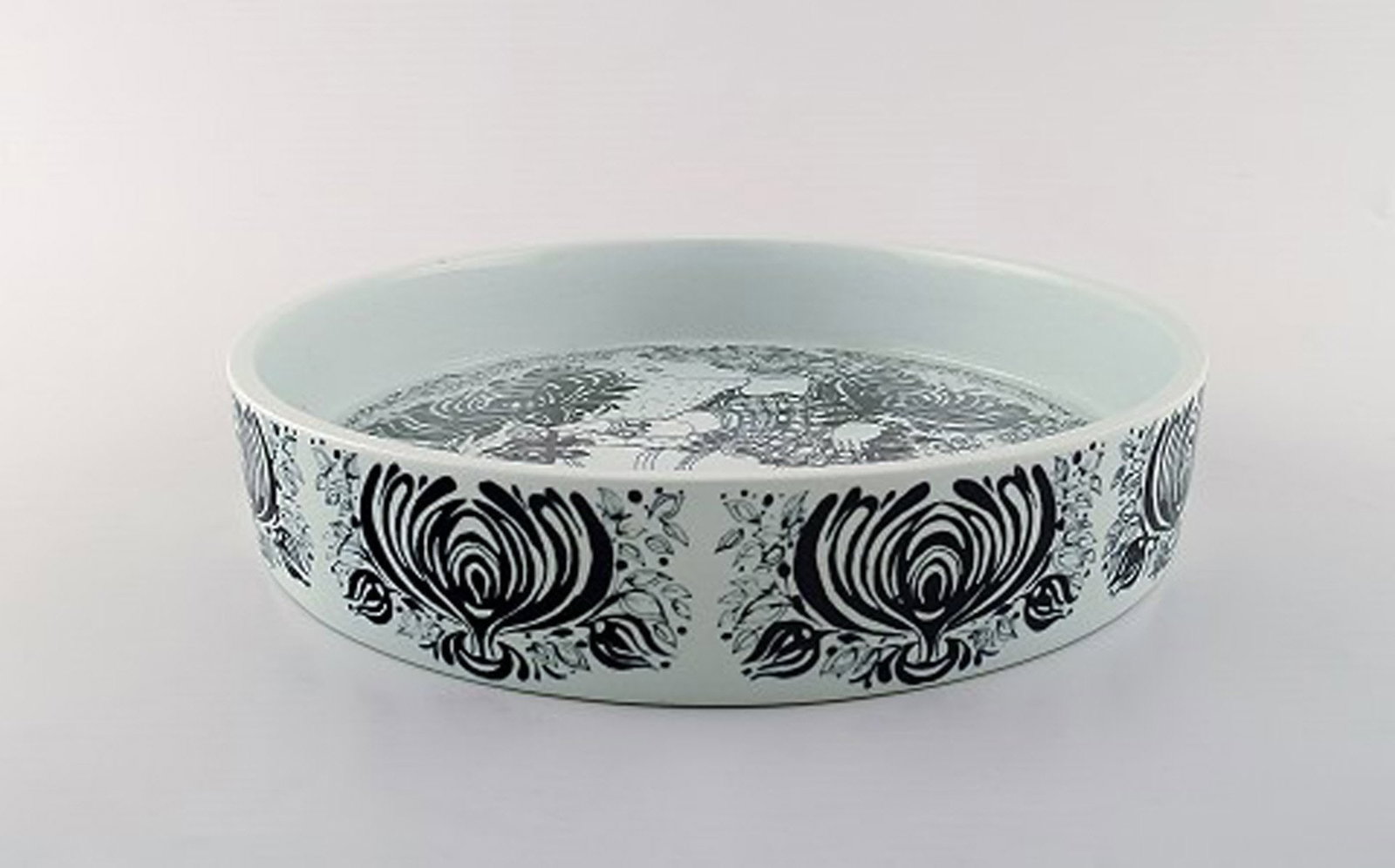 Bjørn Wiinblad for Nymølle. Large bowl in glazed ceramics with motif of woman with birds. 1970's. - 3