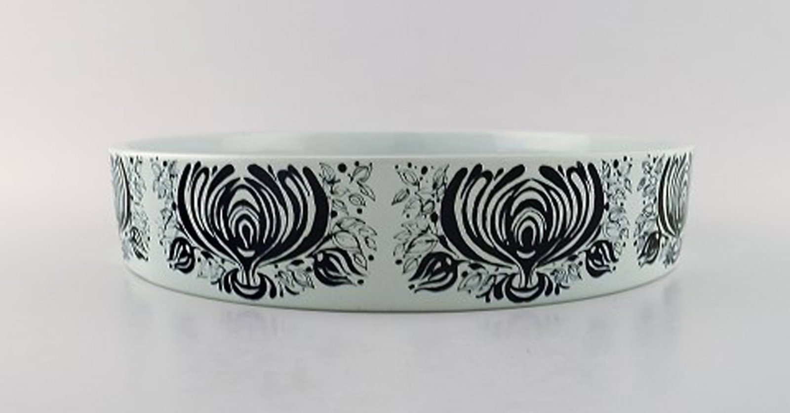 Bjørn Wiinblad for Nymølle. Large bowl in glazed ceramics with motif of woman with birds. 1970's. - 5