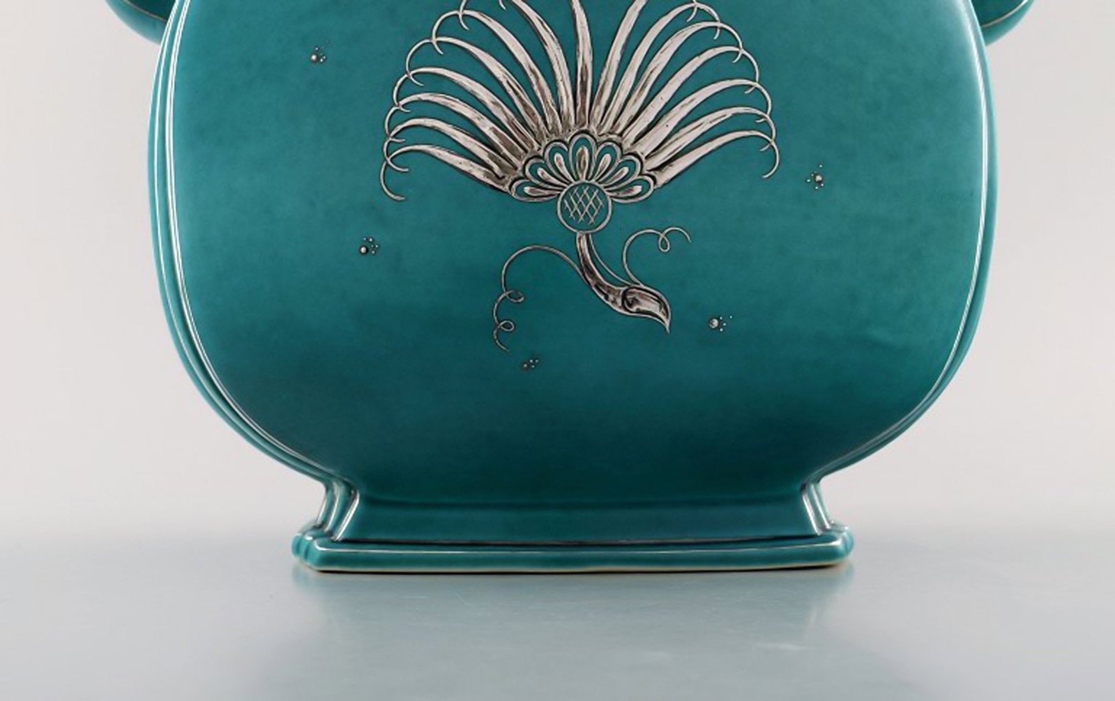 Wilhelm Kåge, Gustavsberg, Argenta Art deco ceramic vase decorated with silver inlaid. - 5