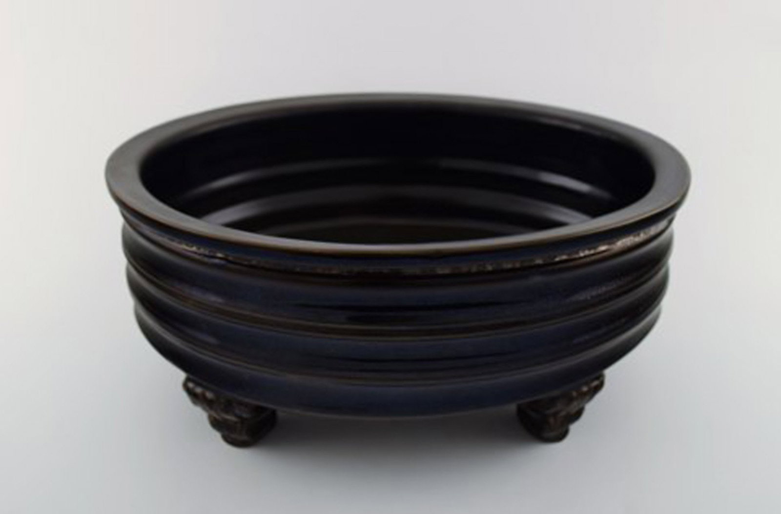 Svend Hammershøi for Kahler. Large Flowerpot / compote with dark blue glaze. - 3