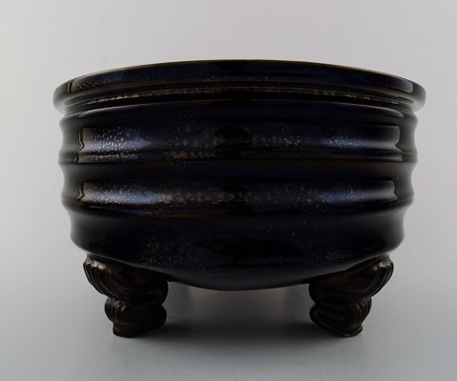 Svend Hammershøi for Kahler. Large Flowerpot / compote with dark blue glaze. - 5