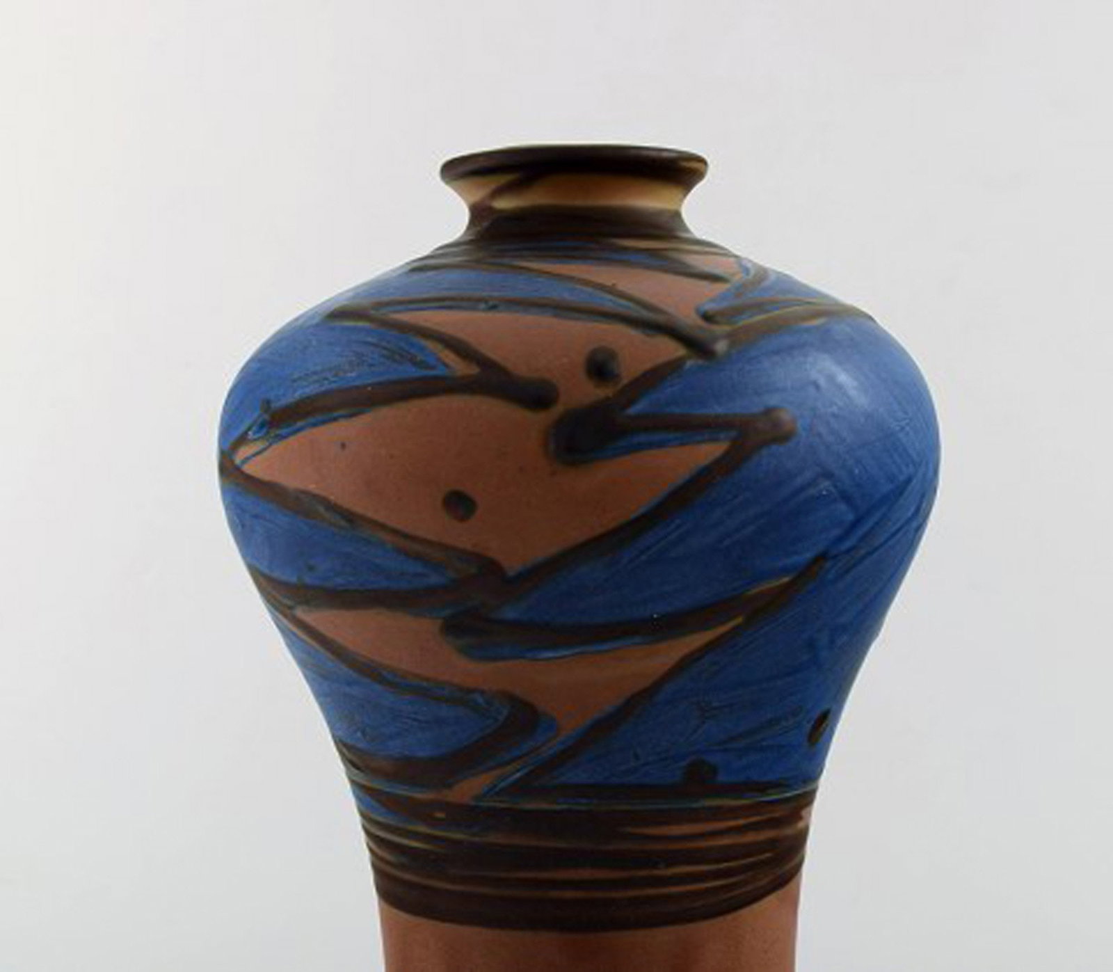 Kahler, HAK, glazed stoneware vase in modern design. 1930 / 40's. Cow horn technique. Blue flowers - 4