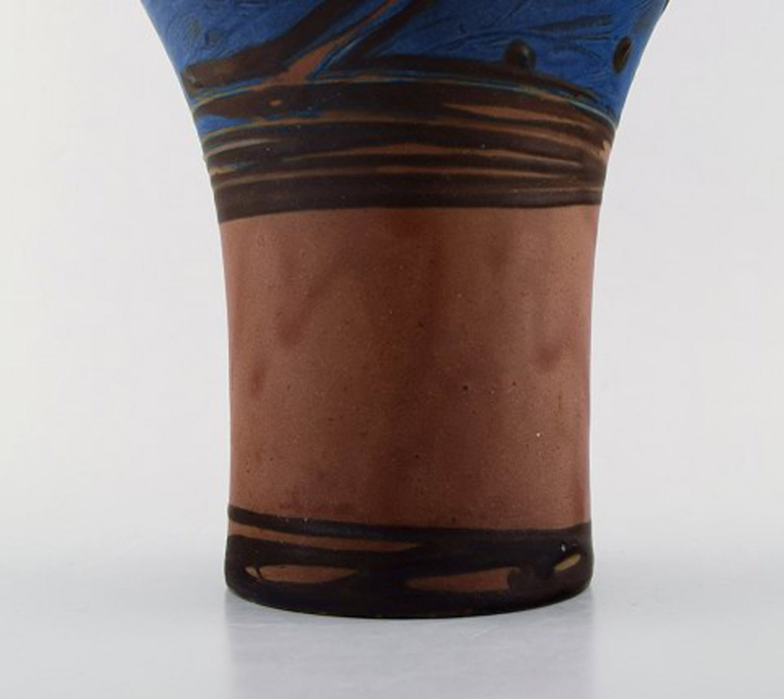Kahler, HAK, glazed stoneware vase in modern design. 1930 / 40's. Cow horn technique. Blue flowers - 5