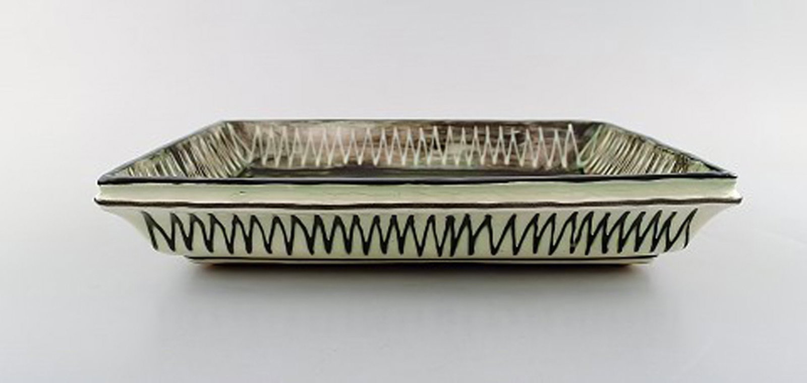 Astrid Tjalk for Kahler, Denmark. Unique bowl in glazed ceramic with motif of fish monger. 1960's. - 6