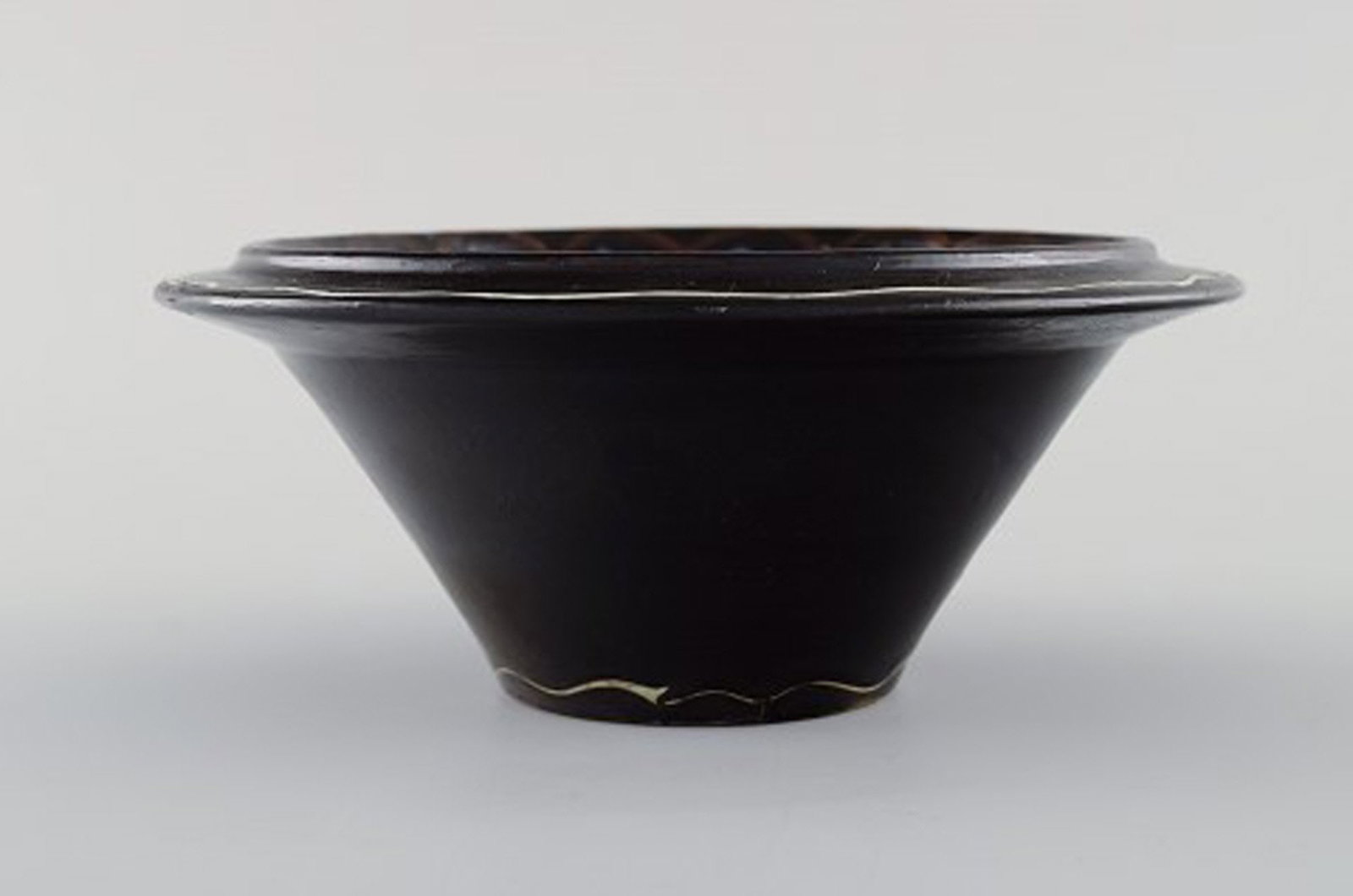 Kahler, Denmark. Bowl in black glazed ceramics with blue and white waves along the edge. 1930s / - 3