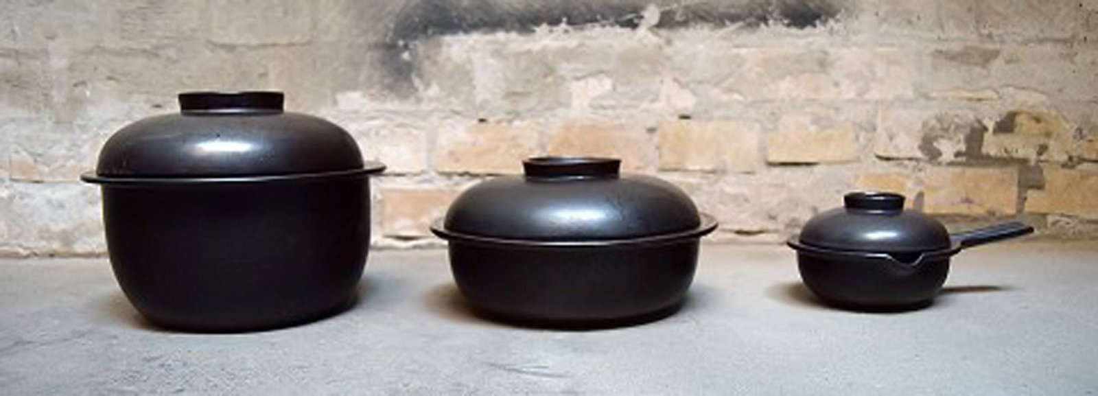 Arabia stoneware, 60 / 70s. pans and pots and a large platter, 5 parts. Finnish design. - 3