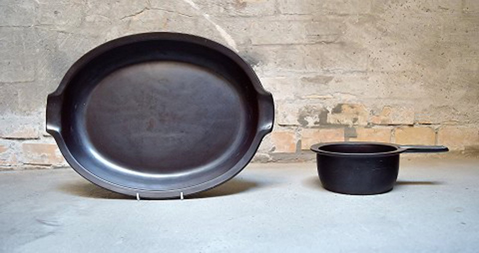 Arabia stoneware, 60 / 70s. pans and pots and a large platter, 5 parts. Finnish design. - 5