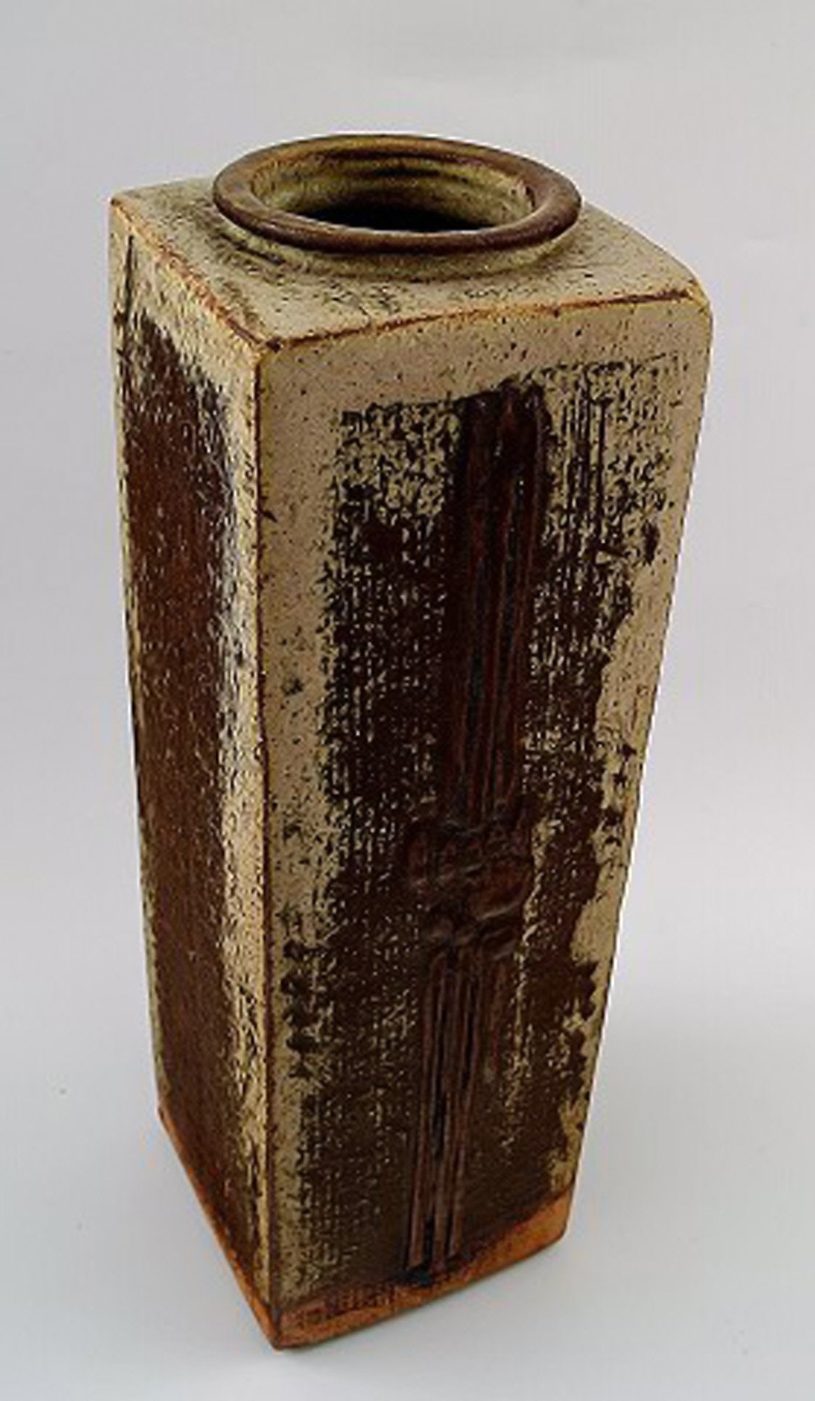 Dorthe Møller, own workshop, large ceramic vase in rustic style. - 4