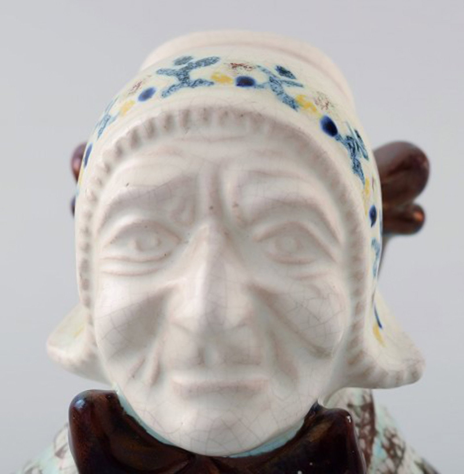 Michael Andersen Ceramics from Bornholm. 2 female heads, national costume. - 7