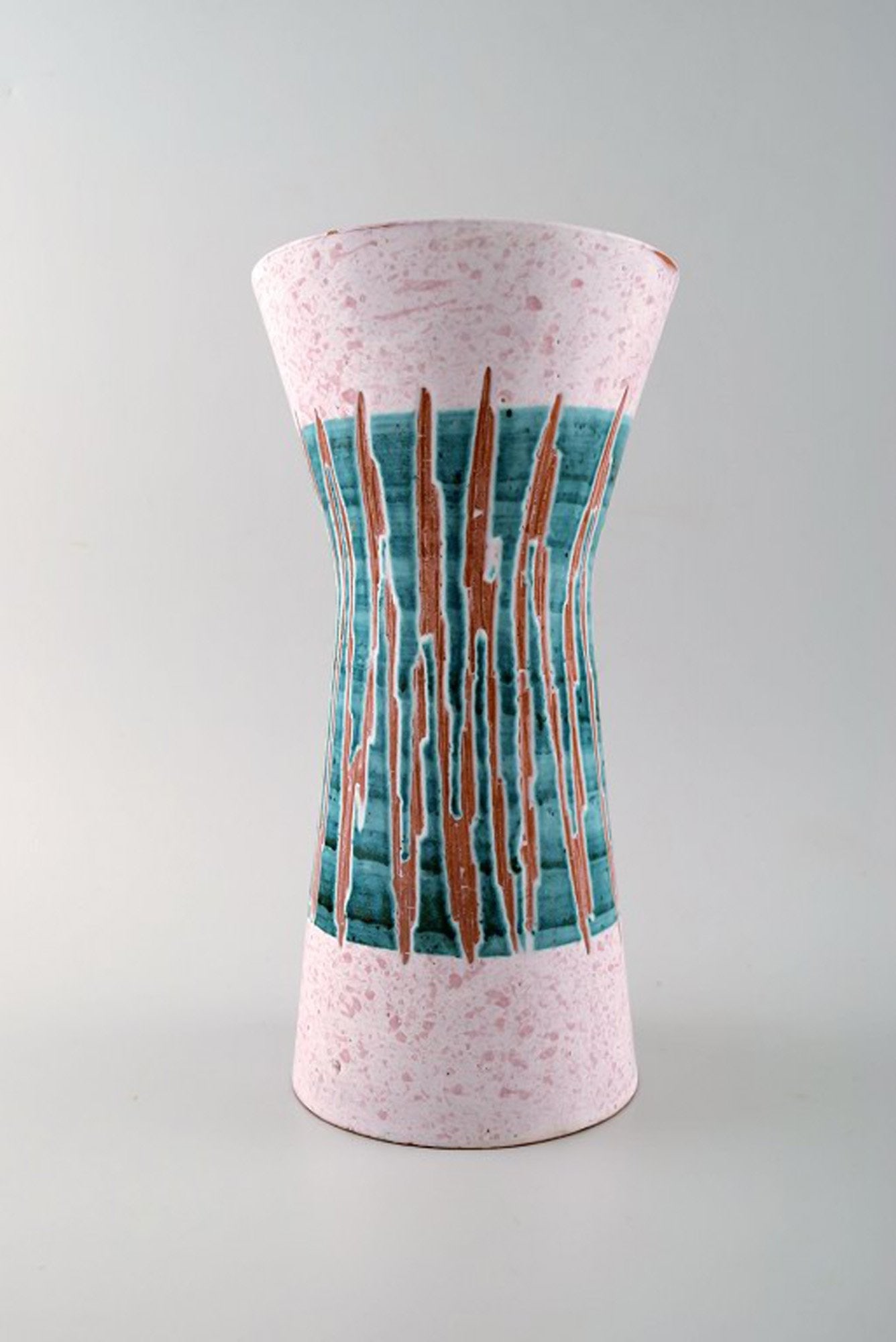 CHARLES VOLTZ for VALLAURIS vase in stoneware.: Title: CHARLES VOLTZ for VALLAURIS vase in stoneware. Description: CHARLES VOLTZ for VALLAURIS vase in stoneware. Signed: CH. Voltz, mid 20th century. In perfect condition. Measures: 22 cm. X 20 cm.;