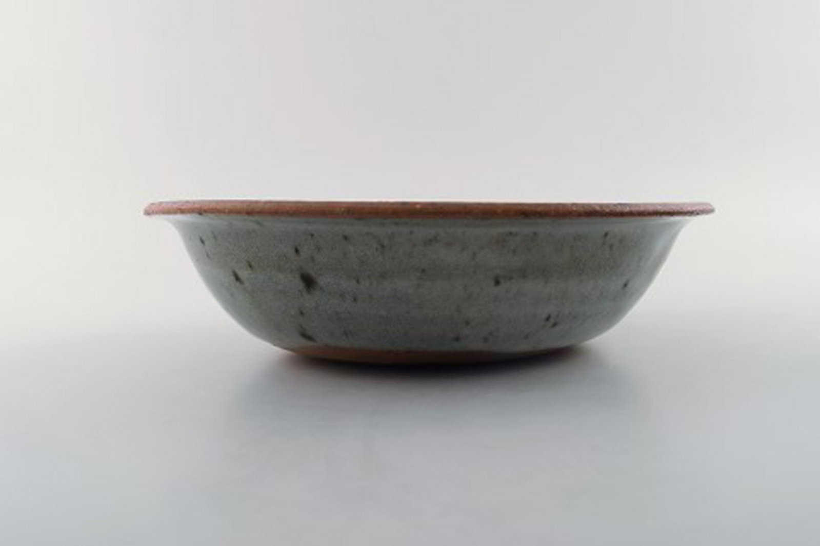 Helle Allpass (1932-2000). Low bowl of glazed stoneware in beautiful blue and grey glaze with iron - 3