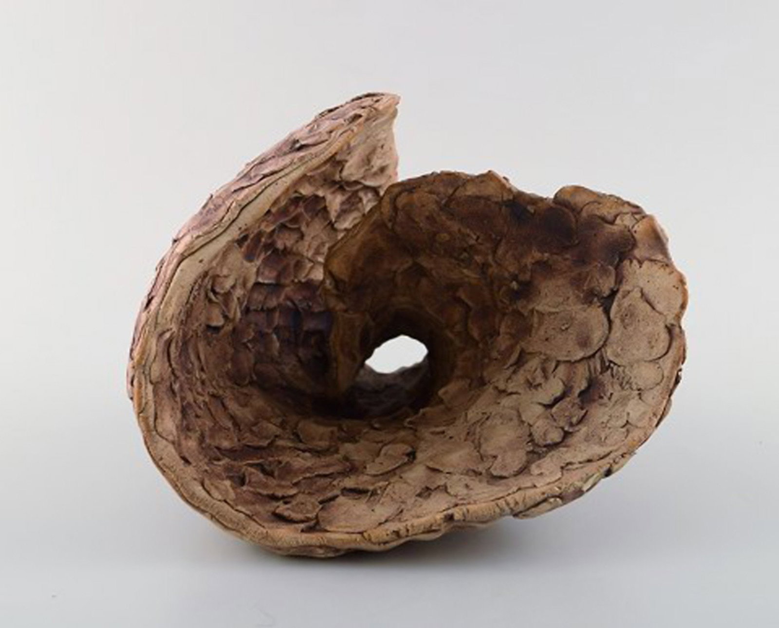 Ivy Lysdal, b. 1937. Danish ceramist and painter. Organic unique sculpture. 1970/80's. - 4