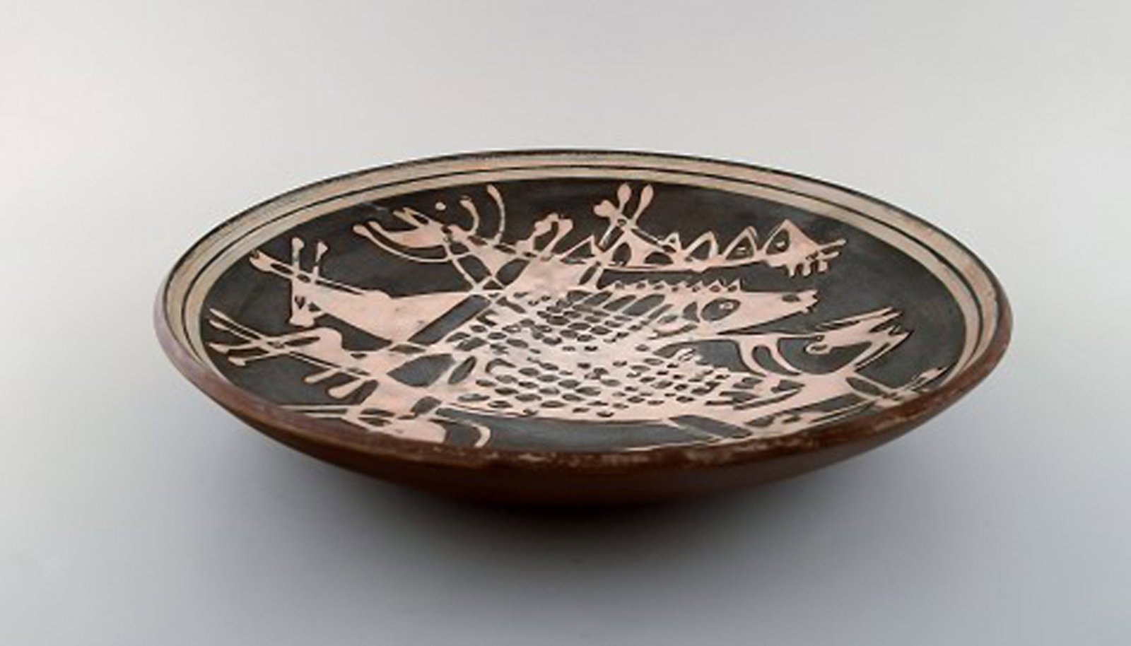 Ivy Lysdal, b. 1937. Danish ceramist and painter. Unique bowl in glazed ceramics with fish motif. - 3