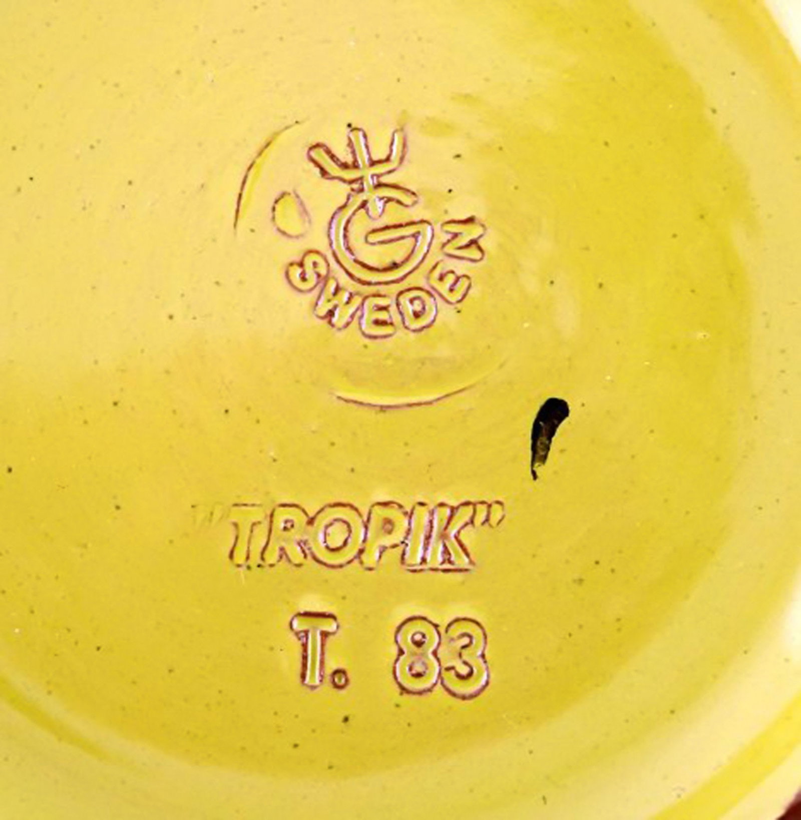 Gabriel Keramik, Sweden. "Tropik" dish in glazed ceramics. Striped design in yellow black glaze. - 7