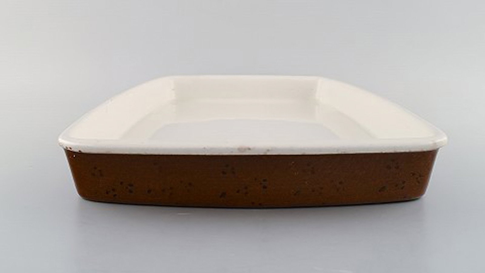 Stig Lindberg for Gustavsberg. Large "Coq" ovenproof tray in glazed stoneware. Rustic design, - 5