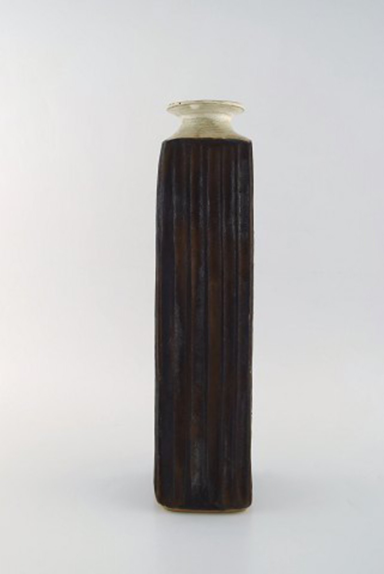 Danish potter. Large unique vase in glazed ceramics. Gutte style. Raku burned technique. 1960's. - 4