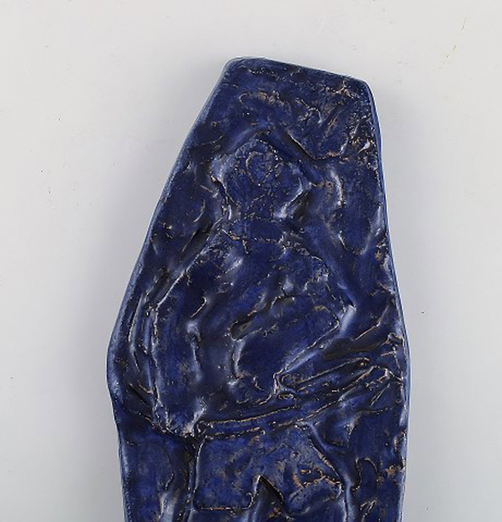 Swedish ceramist. Unique wall plaque in glazed stoneware. Blue glaze with hunter motif. 1960's. - 3