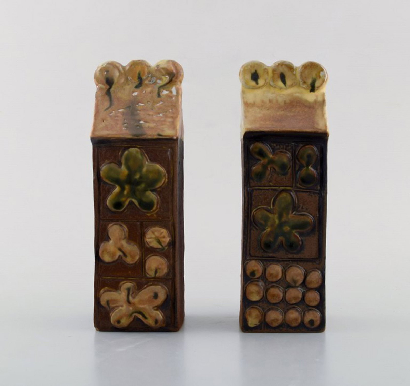 Bertil Vallien for Gustavsberg. Two "Baghdad" sculptures in glazed ceramics. 1960's. - 2
