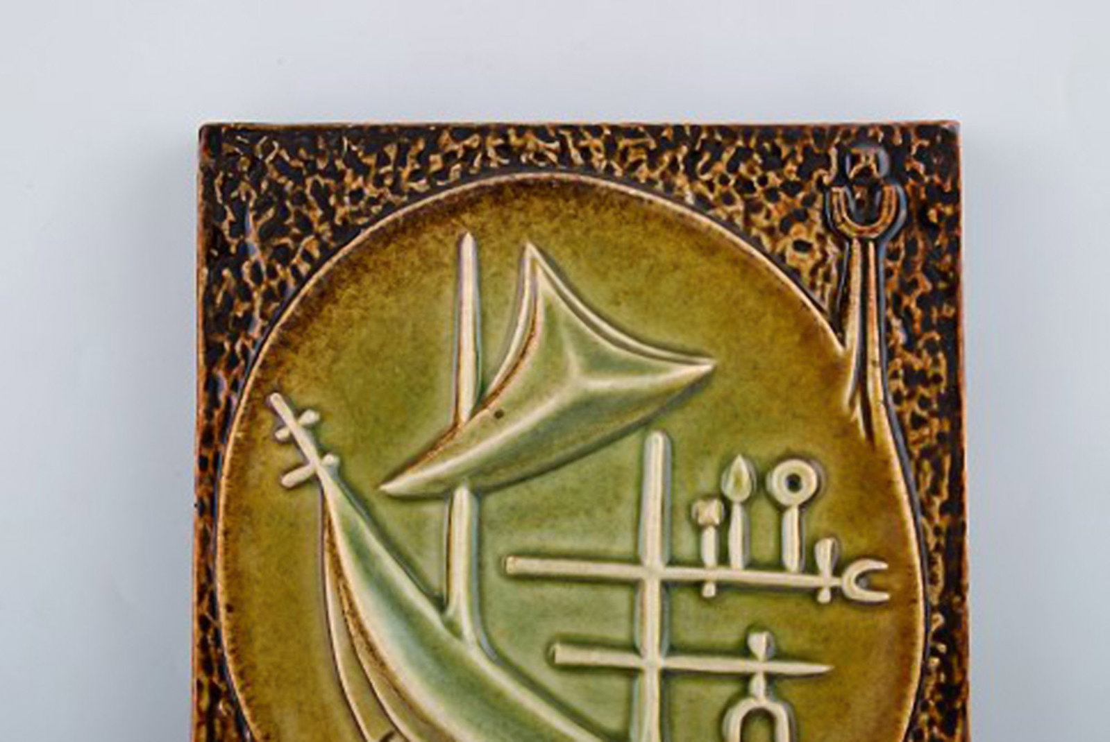 Yngve BliXt (1920-1981) Sweden. Wall plaque in glazed stoneware decorated with sailboat. 1970's. - 3