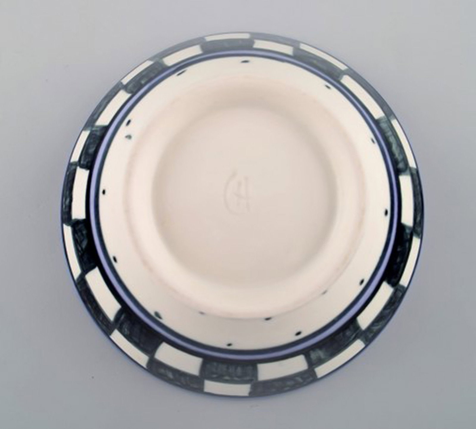 Danish ceramist. Unique bowl in hand-painted ceramics. Checkered design. Late 20th century. - 6