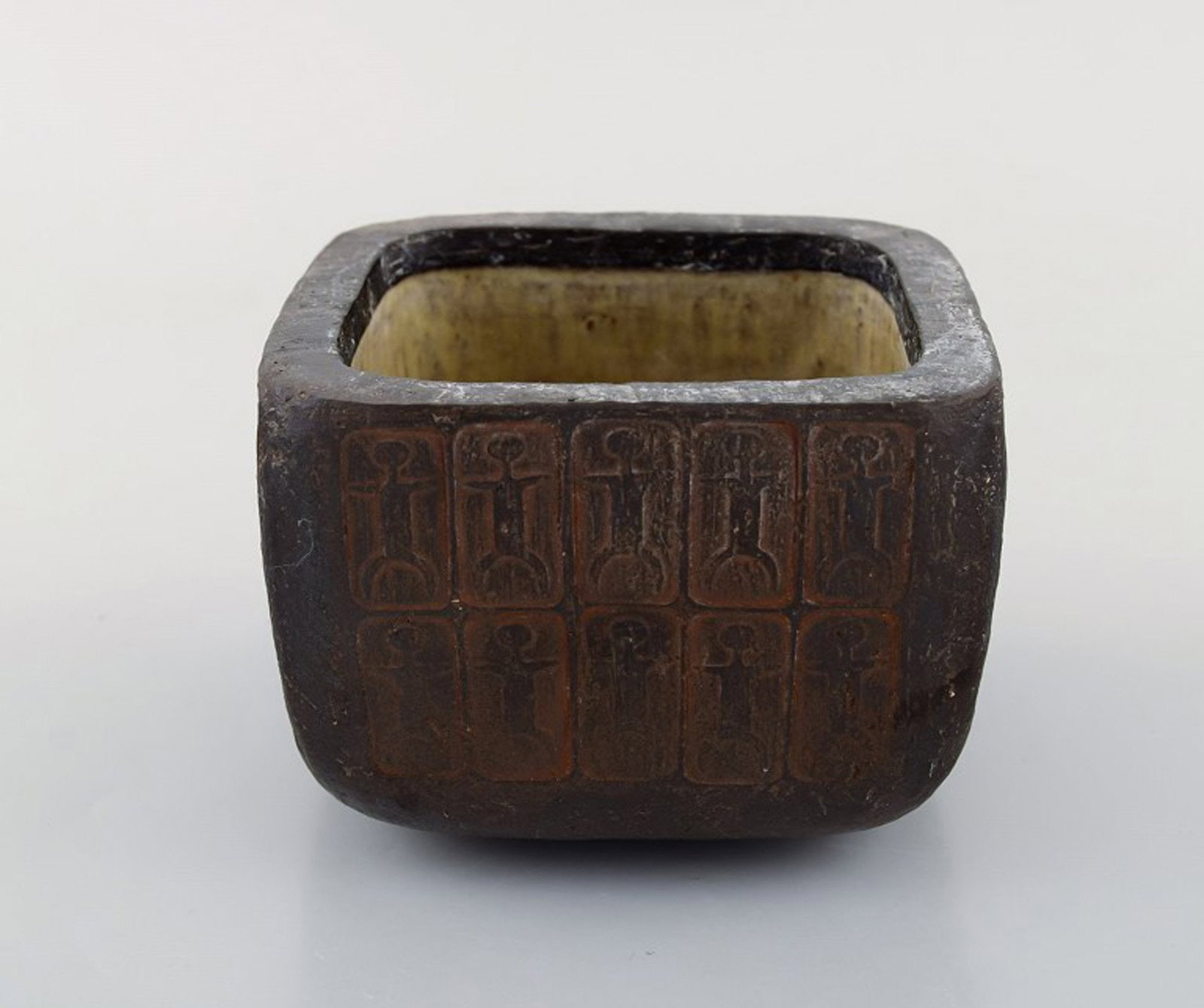 Lizzie Schnakenburg Thyssen (born 1925), Danish artist and ceramist. Unique ceramic bowl. - 2