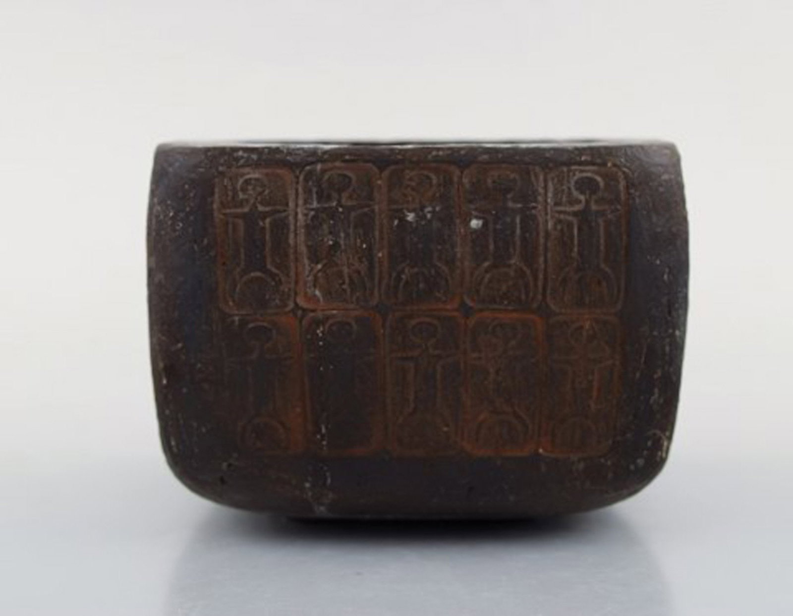 Lizzie Schnakenburg Thyssen (born 1925), Danish artist and ceramist. Unique ceramic bowl. - 3