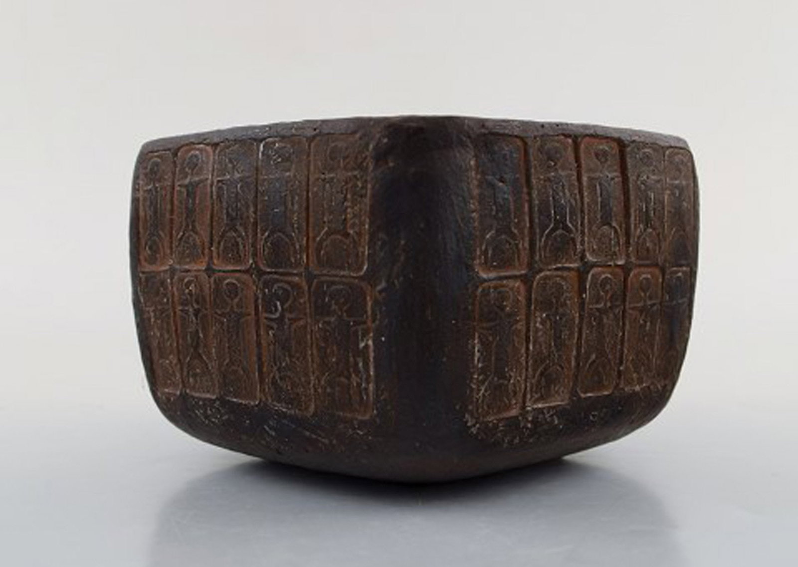 Lizzie Schnakenburg Thyssen (born 1925), Danish artist and ceramist. Unique ceramic bowl. - 6