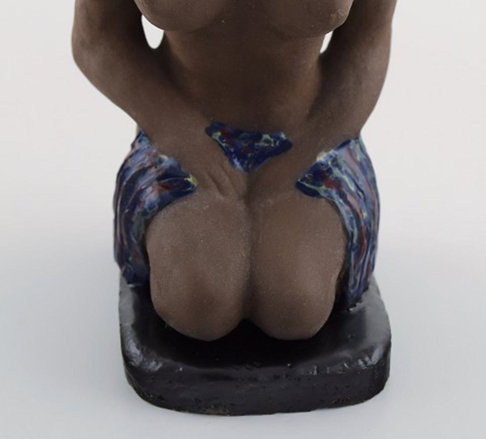 Bengt Wall, Sweden. Balinese girl in raw and glazed ceramics with gold decoration. 1950's. - 5