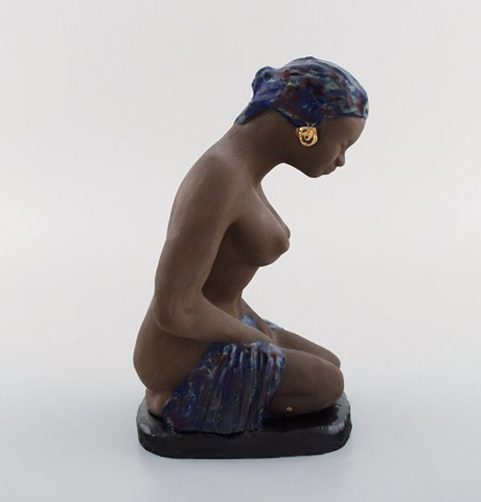 Bengt Wall, Sweden. Balinese girl in raw and glazed ceramics with gold decoration. 1950's. - 6