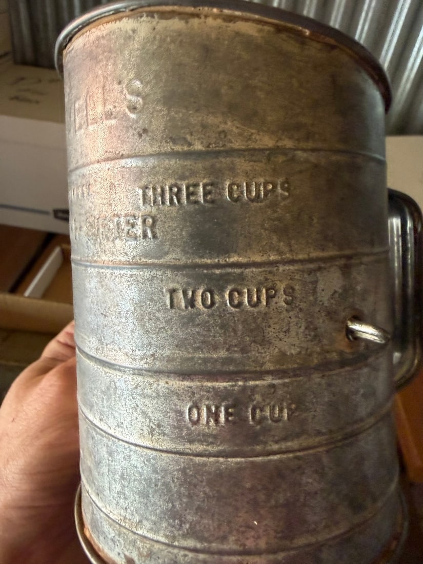 Vintage Bronwelle's Measuring Sifter and a second mini two-cup sifter - 2