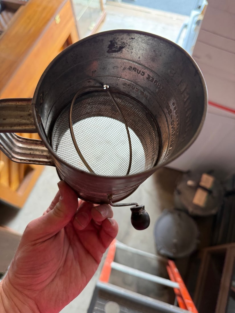 Vintage Bronwelle's Measuring Sifter and a second mini two-cup sifter - 3