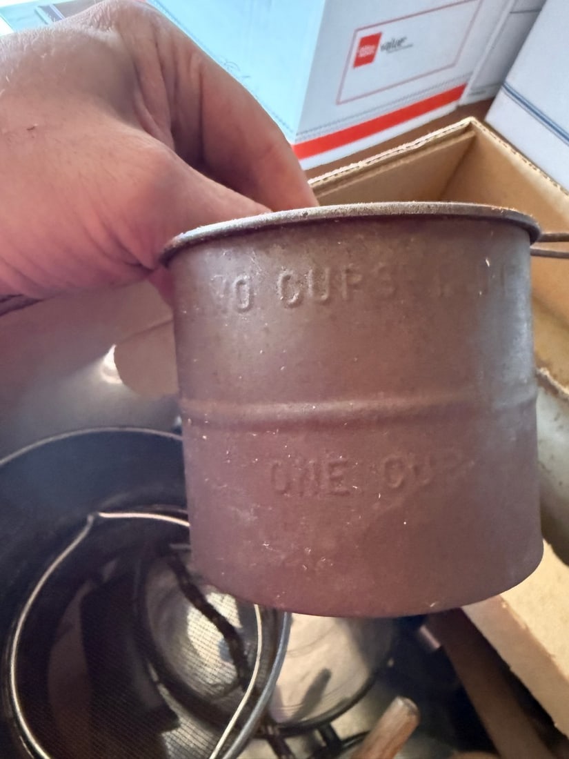 Vintage Bronwelle's Measuring Sifter and a second mini two-cup sifter - 4