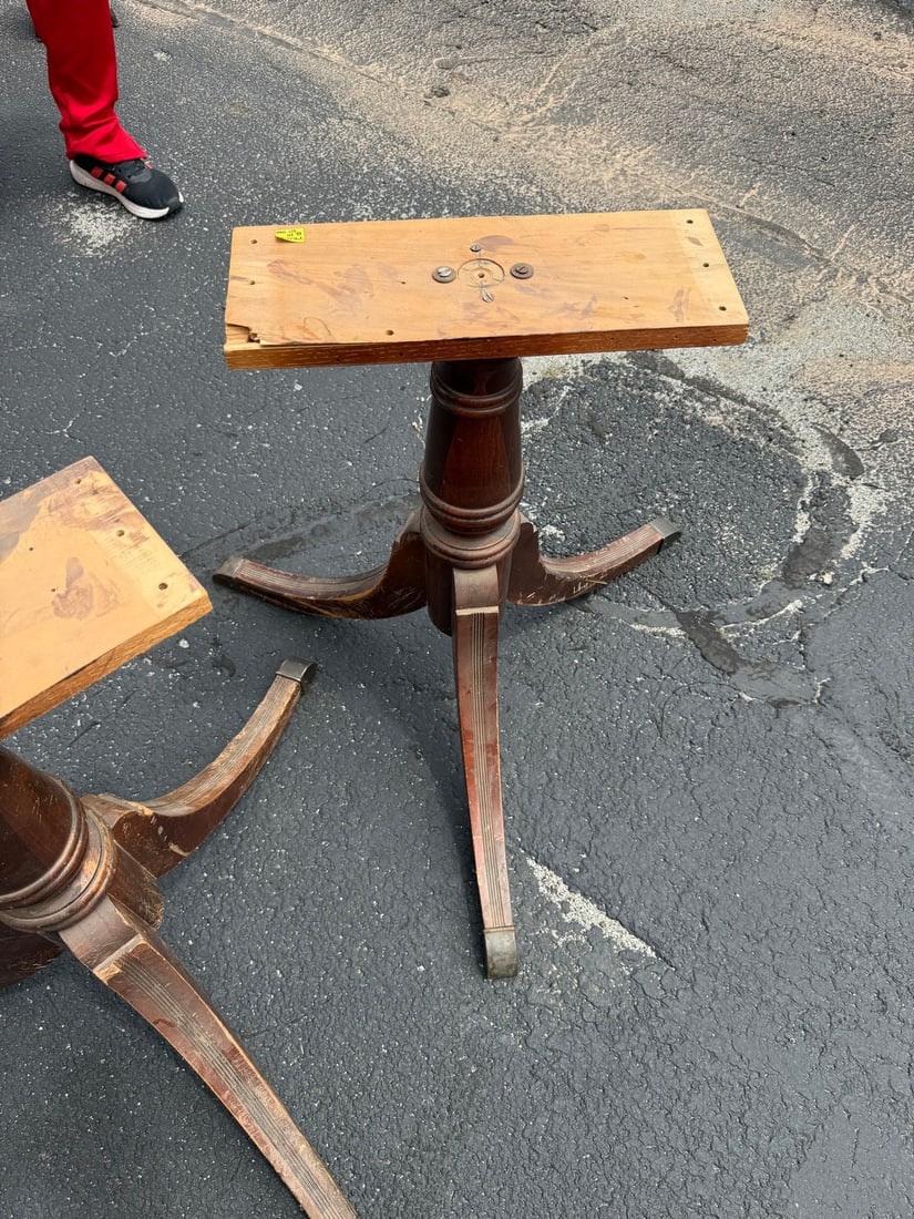 Traditional Style Mahogany Drop Leaf Pedestal Dining Table - 3